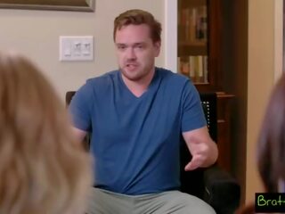 Lépés sisters bff maybe you could stroke his little putz too so we can get back to work s16&colon;e9