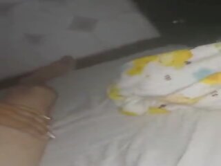 我的 繼妹 葉子 該 細胞 電話 在 該 浴室 我 查 它 和 看 這 電影 該 她 記錄 同 她的 swain 和 我 手淫 因為 我的 繼妹 是 magnificent