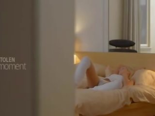 巨乳 金发 指法 的阴户