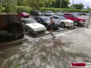 Magrissima sciocca succhiare peter dentro il auto