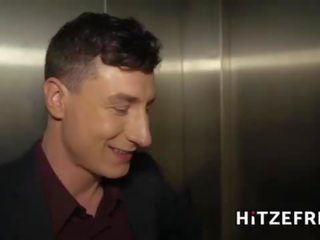Hitzefrei ভাগ্যবান জার্মান স্কুলের ছাত্র হয়েছে একটি বন্য তিনজনের চুদা
