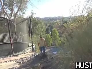 شاب deity زوي مونرو deepthroats خلال في الهواء الطلق سخيف