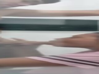 Empleada de la casa mir pilla masturbandome y ein cambio ella quiere que la llene de samen en la boca solo por guardar el secreto