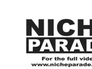 आला parade - young&comma; competitive पोर्नस्टारस jocelyn पत्थर और kira perez दर्ज कॉंपिटेशन को खोज निकल किसे सकता जमी ऊपर एक लड़का कम faster साथ उनके हाथ