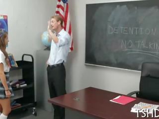 Школярка behaving badly