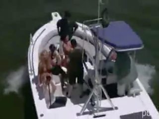 Captivating и див безделник playmates правене нудисти parasailing