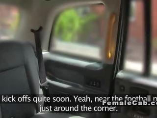 รอยสัก มหาศาล นม cab driver fucks ใน สาธารณะ