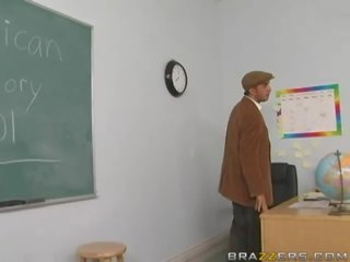 Палав голям бюст блондинки mademoiselle мигане тя дупе в на класна стая