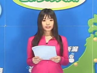 Shocked טלוויזיה weathergirl על הפנים ב לחיות טלוויזיה