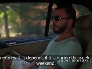 Immediately afterwards έσπασε επάνω δανδής κοντά στο μέτωπο ελκυστικός cab οδηγός