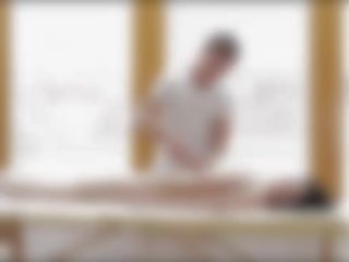 Swell luci li हो जाता है एक पूर्ण बॉडी मसाज से boyfrien