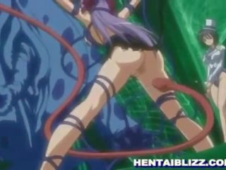 ใหญ่ หัวนมผู้หญิง สลับบทบาท โดนจับได้ และ เจาะ ทั้งหมด รู โดย tentacles