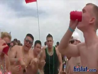 حزب في ال شاطئ