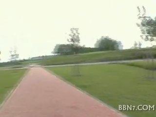 轉身 上 一對 produces