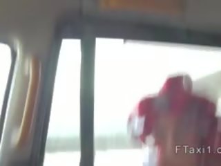 英國的 紅發 深 throats 在 出租車