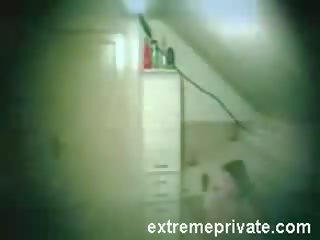 Мой голям бюст мама spied в на баня клипс