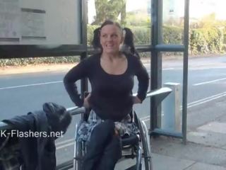 Paraprincess アウトドア 露出症 と 点滅します wheelchair バウンド フェム fatale 表示