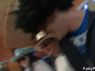 野 大美女 党 在 该 酒吧