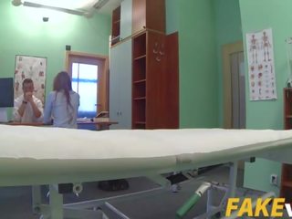 Париж divine в еротичний reporter отримує для в точка