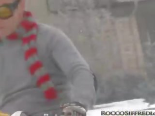 גס ומשפיל proposes א מיני truce