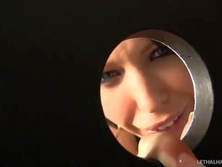 Pornstar jenna presley sucks i madh peter në banjo vrimë