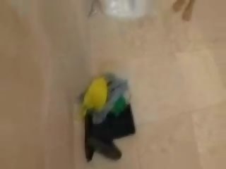 Amatöör latiino perses sisse vannituba