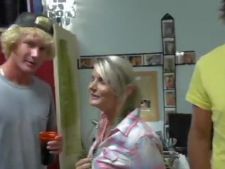 Зъл и див обща спалня чукане