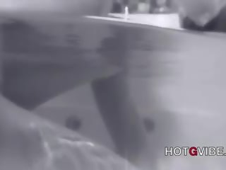Μικροσκοπικός/ή ασιάτης/ισσα adolescent mai παιχνίδι σε μπανιέρα